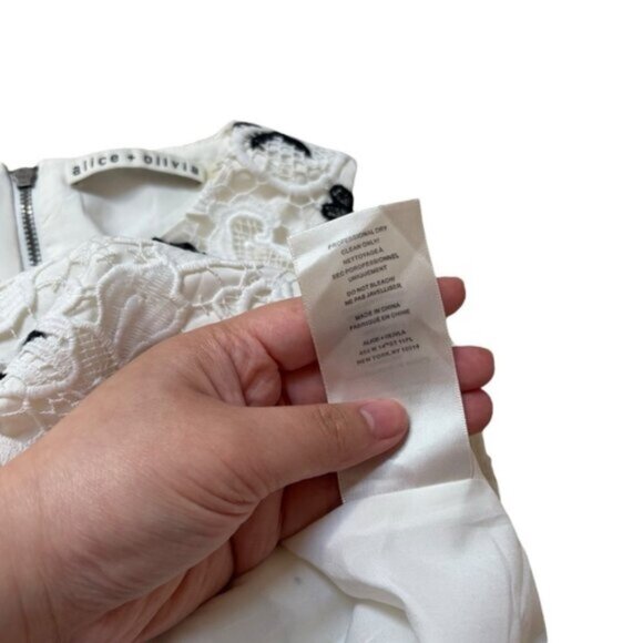 Alice & Olivia Tru Guipure Lace Sleeveless Top Size 2 Black and White - Picture 5 of 7